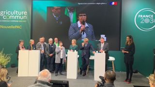 Le 1er mars 2023, un accord a été signé entre l'État et les chasseurs, en présence des représentants des trois syndicats agricoles, au Salon international de l’agriculture à Paris. Le 1er mars 2023, un accord a été signé entre l'État et les chasseurs, en présence des représentants des trois syndicats agricoles, au Salon international de l’agriculture à Paris.