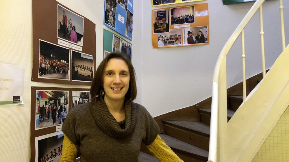 Fabienne Laborde-Milaa, bénévole à l'association Paroles de Femmes, dans les locaux de l'association à Gaillac (Tarn).