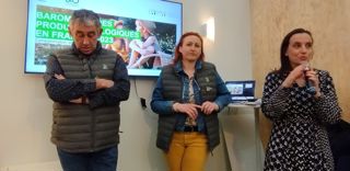 Loic Guines, président de l'Agence bio, Sandrine Faucou, élue responsable du dossier sur la communication, et Laure Verdeau, directrice de l'Agence bio, ont présenté les résultats du baromètre de 2022 de l'AB lors du Salon international de l'agriculture. Loic Guines, président de l'Agence bio, Sandrine Faucou, élue responsable du dossier sur la communication, et Laure Verdeau, directrice de l'Agence bio, ont présenté les résultats du baromètre de 2022 de l'AB lors du Salon international de l'agriculture.