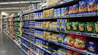 En février 2023, l'inflation sur les produit alimentaire atteint 14,5 % sur un an, selon l'Insee. En février 2023, l'inflation sur les produit alimentaire atteint 14,5 % sur un an, selon l'Insee.