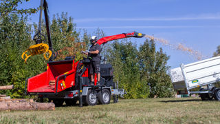 Broyeur de branche Ufkes Greentec sur châssis tolérant des bois de 30 cm de diamètre.