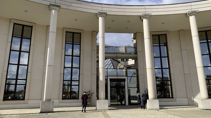 En 2022, le prix moyen du lait de Savencia s'élève à 434€/1000l, en 38/32 et TPQC. C'est ce que le groupe a indiqué le 15 mars à son  siège à Viroflay (Yvelines) lors de sa réunion financière annuelle.