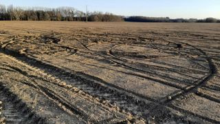 Un agriculteur de la Seine-et-Marne a assisté au saccage de ses parcelles par un rodéo sauvage. Un agriculteur de la Seine-et-Marne a assisté au saccage de ses parcelles par un rodéo sauvage.
