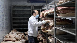 Le gouvernement chinois utilise ses stocks de viande de porc pour sécuriser son marché intérieur. Le gouvernement chinois utilise ses stocks de viande de porc pour sécuriser son marché intérieur.