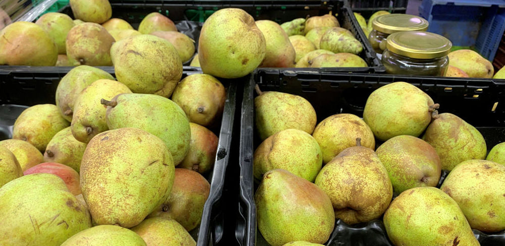 Les stocks de poires et de pommes sont en baisse sur un an au mois de février 2023.