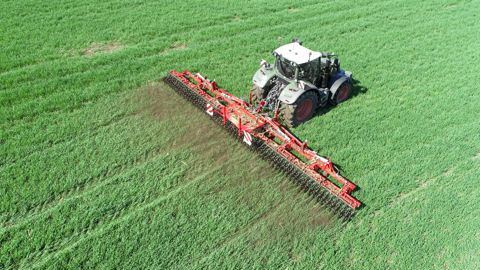 La houe rotative Einböck se décline désormais dans les versions de 9 et 12 mètres.