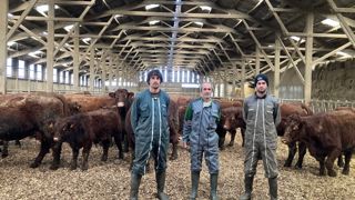 Michel Brousse, son fils Hugo (à gauche) et son neveu Antoine élèvent 225 vaches salers suivies par Corrèze Bovins Croissance. Michel Brousse, son fils Hugo (à gauche) et son neveu Antoine élèvent 225 vaches salers suivies par Corrèze Bovins Croissance.