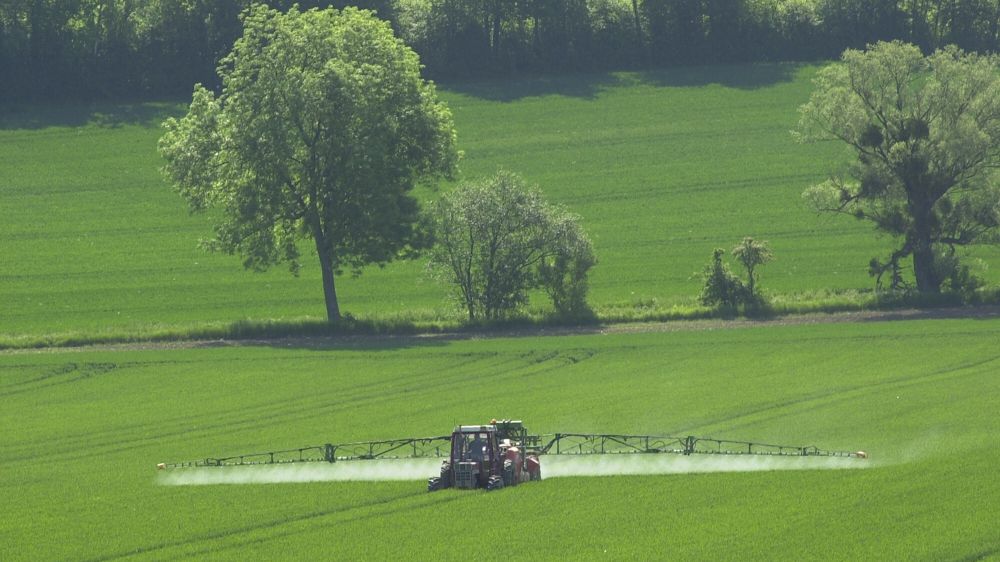 L’Anses a pour mission d'évaluer les phytos et de délivrer les autorisation de mise sur le marché.