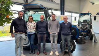 L’équipe du groupe Faupin devant le tracteur spécialisé Rex de Landini. L’équipe du groupe Faupin devant le tracteur spécialisé Rex de Landini.