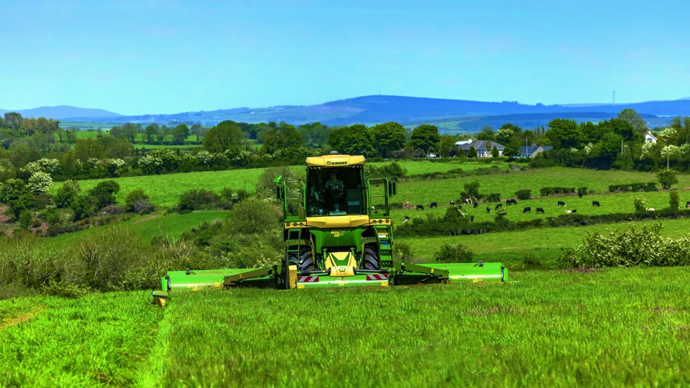 Krone : un déport latéral asservi à la pente sur la faucheuse Big M