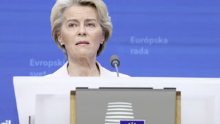 La présidente de la Commission européenne Ursula von der Leyen a proposé de débloquer 100 millions d’euros en plus pour soutenir les pays les plus affectés par l'afflux de céréales ukrainiennes. La présidente de la Commission européenne Ursula von der Leyen a proposé de débloquer 100 millions d’euros en plus pour soutenir les pays les plus affectés par l'afflux de céréales ukrainiennes.