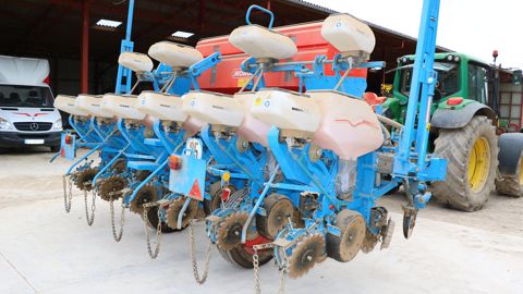 L'agriculteur a choisi un semoir facilement réglable auquel il a ajouté des équipements du spécialiste américain Martin-Till. L'agriculteur a choisi un semoir facilement réglable auquel il a ajouté des équipements du spécialiste américain Martin-Till.