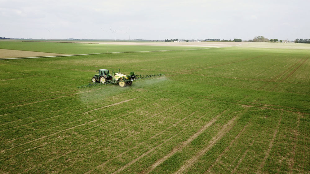 Dans une décision de justice rendue le 3 mai 2023, le Conseil d’État estime qu'« aucune dérogation n’est [...] possible si la Commission européenne a formellement interdit un pesticide ».