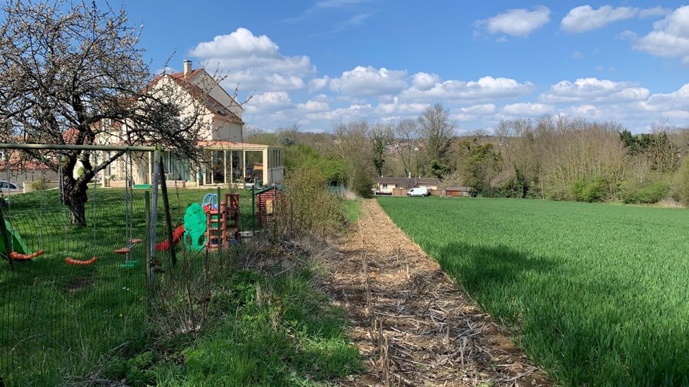 L'Anses invalide les conclusions d'une étude de Générations futures, qui compare les mesures de résidus phytos dans l'air en bordure d'un champ et à 33 mètres de distance.