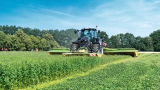 Le groupe de fauche Krone EasyCut B950 Collect bénéficie d'évolutions comme les patins extra-trempés. Le groupe de fauche Krone EasyCut B950 Collect bénéficie d'évolutions comme les patins extra-trempés.