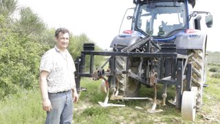 Ludovic Charles cultive du tournesol mais aussi de la lavande et du romarin en agriculture biologique.