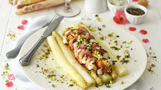 Asperges et magrets de canard. Asperges et magrets de canard.