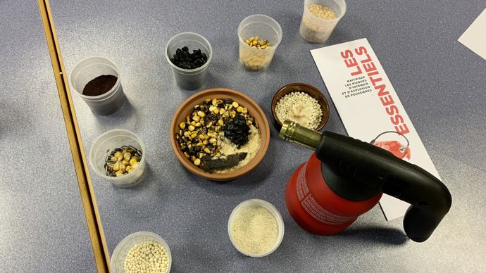 Des démonstrations de brûlage de grains sont réalisées durant la formation LCA Solutions+ relative à la prévention des risques incendie dans les silos.