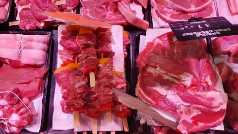 Les découpes d'agneau plus petites, plus modernes ont l'ambition de booster les ventes. Les découpes d'agneau plus petites, plus modernes ont l'ambition de booster les ventes.