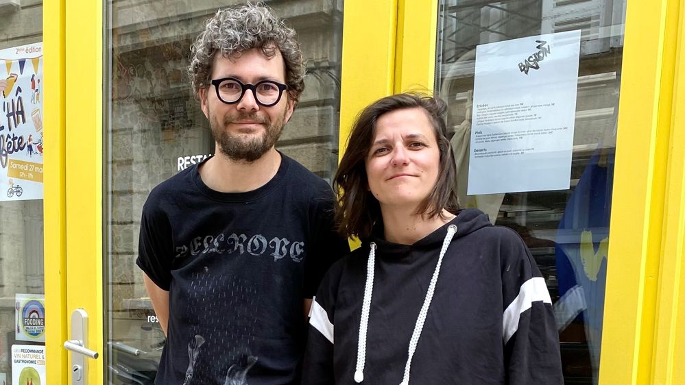 Julien Borie en cuisine et Pauline Celle à la boulangerie : un duo complémentaire et créatif.