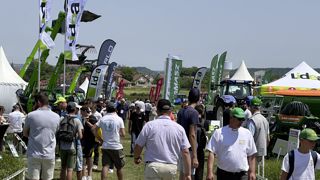 Le Salon de l'herbe se tient les 7 et 8 juin dans les Vosges, sous un soleil de plomb avec des parcelles déjà touchées par la sécheresse. Le Salon de l'herbe se tient les 7 et 8 juin dans les Vosges, sous un soleil de plomb avec des parcelles déjà touchées par la sécheresse.