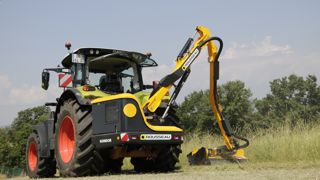 La Kondor peut être équipée d'un bras avancé ou déporté de 5,6 ou 6,10 mètres de porté horizontale maximale.