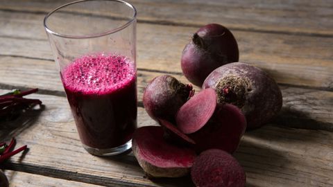 Le jus de betterave rouge consommé tous les jours pendant six mois  réduirait le risque d'échec après la pose de stents.