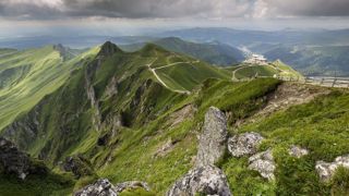 Le Mont-Dore et le puy de Sancy forment un ensemble prisé des randonneurs. Le Mont-Dore et le puy de Sancy forment un ensemble prisé des randonneurs.