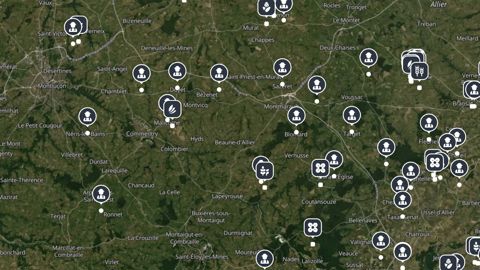 En un coup d’œil, le technicien agricole visualise sur une carte les parcelles des agriculteurs de son portefeuille. Il clique ensuite sur les différents points de la carte pour accéder à leurs conditions de traitement.