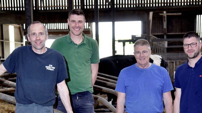 Exploitation laitière SCEA Nature et lait, à Villers-Sir-Simon (62). Stéphane Martin (à gauche), avec Hugo, Christian et Quentin Boilly, ses associés.