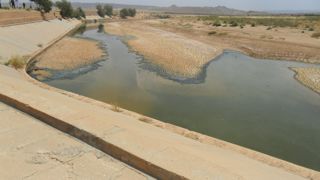 Un bassin de rétention vide dans la région de Djelfa. Un bassin de rétention vide dans la région de Djelfa.