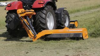Le Roadflex s'éfface totalement en cas d'obstacle, il maintient toutefois sa position de travail pour continuer le broyage.
