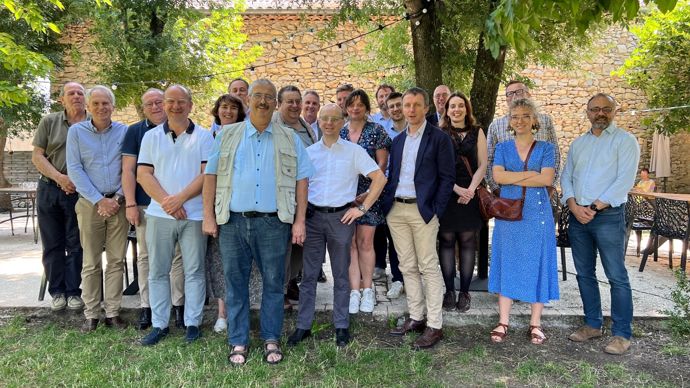 Lors de son AG, jeudi 22 juin, à Vallérargues (Gard), le GIE Oqualim Sud-Est, présidé par François Cholat (au centre), a réuni ses adhérents et ses parties prenantes : le port de Sète, le transitaire Sea Invest et les importateurs Bunge, Dreyfus et Solteam.