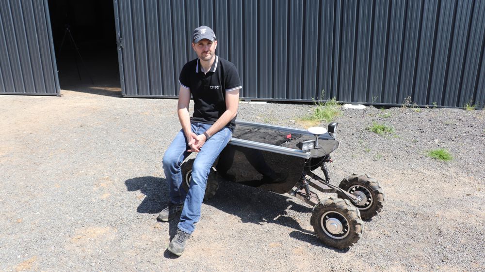 Remi Gaget, à la tête de l’EARL du pressoir, est passionné par la mécanique, l’électronique et l’informatique.