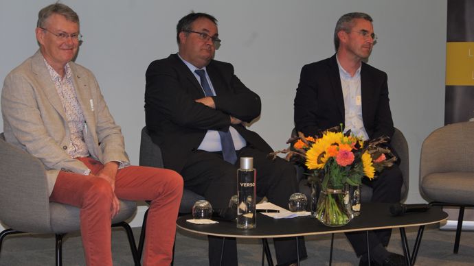 Lors d'une table-ronde à l'occasion de la convention de l'ANMF, le 16 juin, Stéphane Jézéquel directeur scientifique d'Arvalis,
Laurent Guerreiro, DG de RAGT Semences, et
Alexis Flipo, DG de Terrena meunerie, ont abordé les apports de la science pour relever les défis de la filière blé à l'horizon 2040.