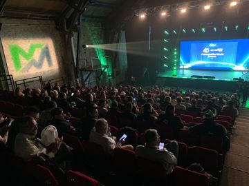 S&eacute;ance pl&eacute;ni&egrave;re organis&eacute;e pour les 40 ans de Merlo France.