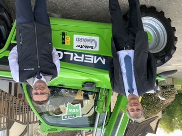 Paolo Merlo, pr&eacute;sident du groupe Merlo &agrave; gauche, accompagn&eacute; de Laurent M&eacute;nardk, directeur commercial de Merlo France.