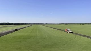 Ortie, gazon, pastel, aloe vera, igname, cinq agriculteurs cultivent l'insolite. Ortie, gazon, pastel, aloe vera, igname, cinq agriculteurs cultivent l'insolite.