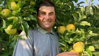 Arboriculteur à Monetier-Allemmont (Hautes-Alpes), Romain Borel a acquis le foncier d’une exploitation voisine pour se restructurer et s’agrandir, deux facteurs limitants pour sa pérennité. Le portage transitoire lui permet d’investir dans la modernisation de ses vergers. Arboriculteur à Monetier-Allemmont (Hautes-Alpes), Romain Borel a acquis le foncier d’une exploitation voisine pour se restructurer et s’agrandir, deux facteurs limitants pour sa pérennité. Le portage transitoire lui permet d’investir dans la modernisation de ses vergers.