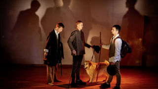 Le premier travail réalisé par les élèves est la copie exacte du tableau mais en version tableau vivant.