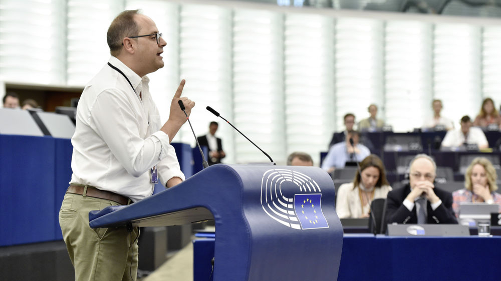 Le 12 juillet 2023 à Strasbourg, César Luena défend à la tribune du Parlement européen la loi sur la conservation de la nature.