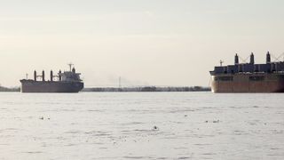 La Russie s'étant opposée à la prolongation de l'accord qui permettait l'exportation des céréales ukrainiennes par la mer Noire, de nombreux responsables politiques réagissent à travers le monde pour condamner son refus. La Russie s'étant opposée à la prolongation de l'accord qui permettait l'exportation des céréales ukrainiennes par la mer Noire, de nombreux responsables politiques réagissent à travers le monde pour condamner son refus.