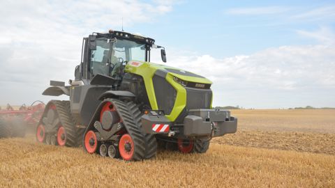 Xerion 12.650, d'une puissance maximale de 653 ch et équipé de chenilles Terra Trac 400. Xerion 12.650, d'une puissance maximale de 653 ch et équipé de chenilles Terra Trac 400.