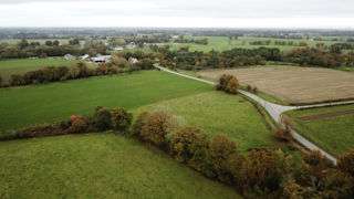 L'augmentation des surfaces prairiales, des cultures de légumineuses, ou encore l'implantation de haies font partie des leviers identifiés par l'Etat pour décarboner l'agriculture française. L'augmentation des surfaces prairiales, des cultures de légumineuses, ou encore l'implantation de haies font partie des leviers identifiés par l'Etat pour décarboner l'agriculture française.