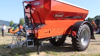 Kuhn complète sa gamme de distributeurs d’engrais trainés avec l’Axent 90.1.
