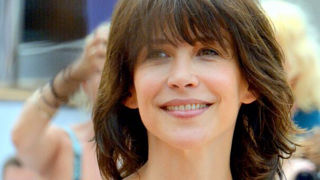 Sophie Marceau sur Instagram : « Quand vous achetez des noix, achetez français ! » Sophie Marceau sur Instagram : « Quand vous achetez des noix, achetez français ! »