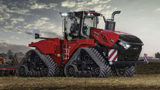Le Quadtrac 715 affiche une puissance maximale de 778 ch, grâce à un moteur de 16 l de cylindrée. Le Quadtrac 715 affiche une puissance maximale de 778 ch, grâce à un moteur de 16 l de cylindrée.