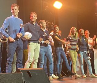 Les gagnants du 21,1 km avec, de gauche à droite, Martin Lévêque (1er, Advitam), Freddy Paillard (2e, SCA Herbauges), Sébastien Mainard (3e, Vivescia), Juliette Thibault (1re, Noriap), Liselore Martin (2e, Alliance BFC), Lucie Beau (3e, InVivo group). (H. Laurandel)