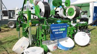 L'enrouleur dérouleur peut installer cinq tuyaux simultanément. Il est particulièrement adapté à la culture du maïs.