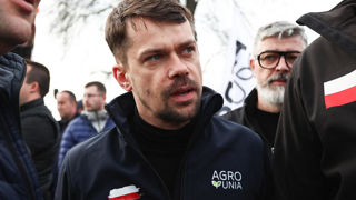 L'agriculteur Michal Kolodziejczak tente de ramener le vote agricole polonais vers l'opposition. L'agriculteur Michal Kolodziejczak tente de ramener le vote agricole polonais vers l'opposition.